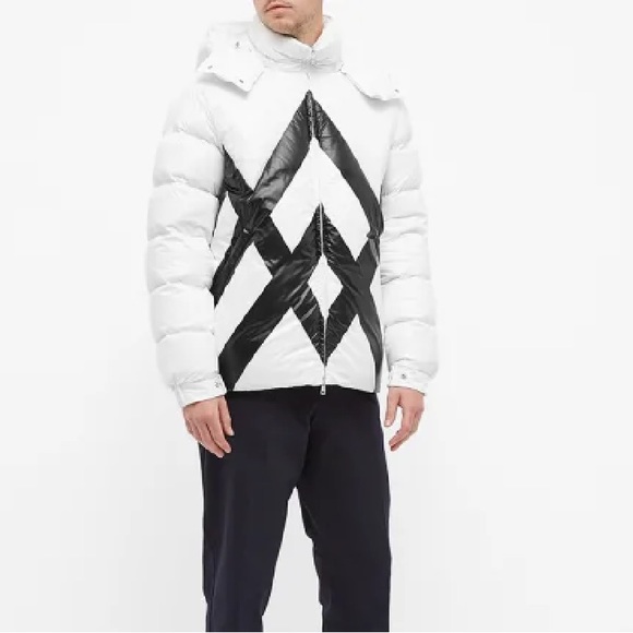 ❌ SOLD 😍MONCLER HAINE ZIG ZAG DOWN JACKET
WHITE & BLACK - Picture 8 of 15